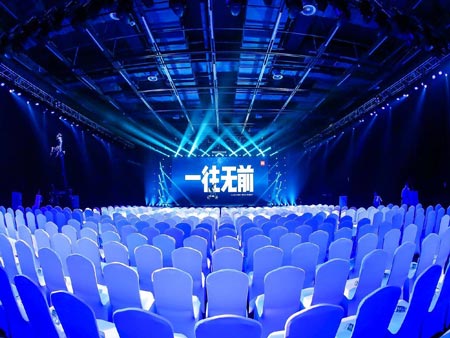 小米十周年活動(dòng)除了有雷軍公開演講，還有蘭博基尼卡丁車互動(dòng)比賽